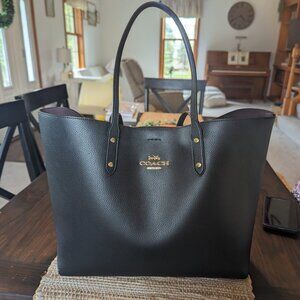 Coach North Tote 32 in Black